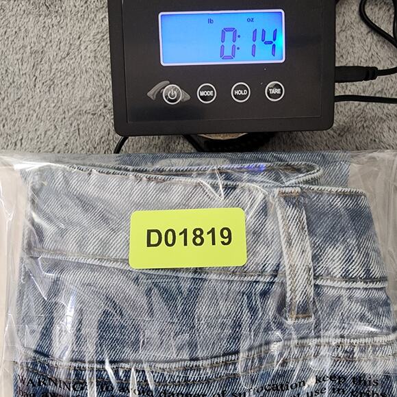 Tinseltown Jeans Womens 3 Juniors Blue Destructed High Rise Mom Jean Distressed - Picture 10 of 10